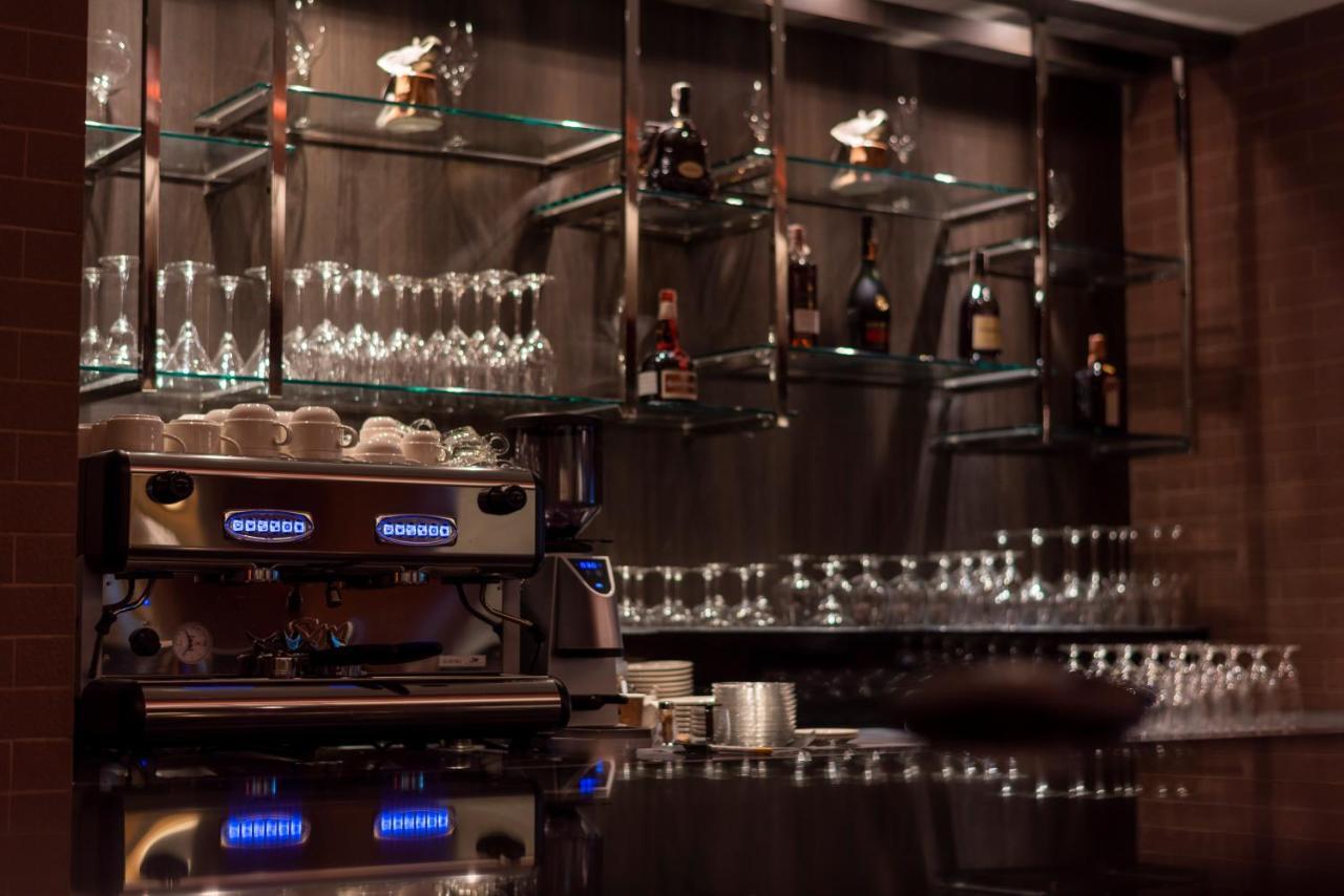 The Empress Premier Chiang Mai - Sha Extra Plus Εξωτερικό φωτογραφία A coffee machine in a coffee shop