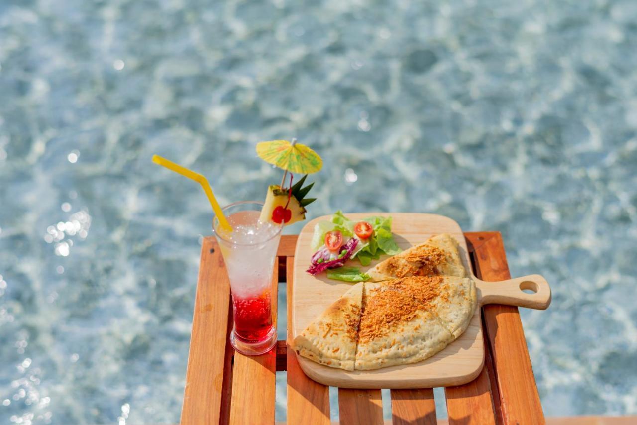 The Empress Premier Chiang Mai - Sha Extra Plus Εξωτερικό φωτογραφία A typical poolside snack