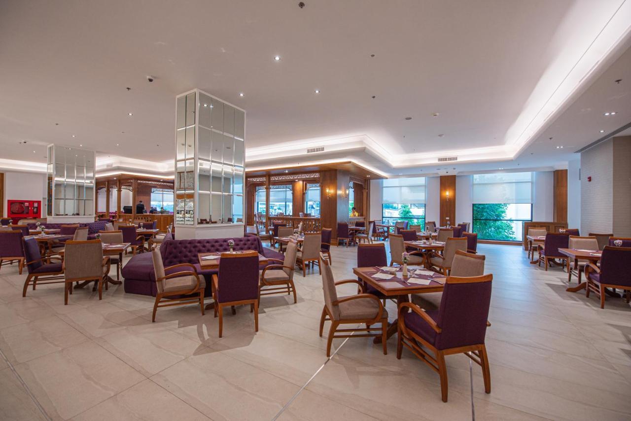 The Empress Premier Chiang Mai - Sha Extra Plus Εξωτερικό φωτογραφία The restaurant