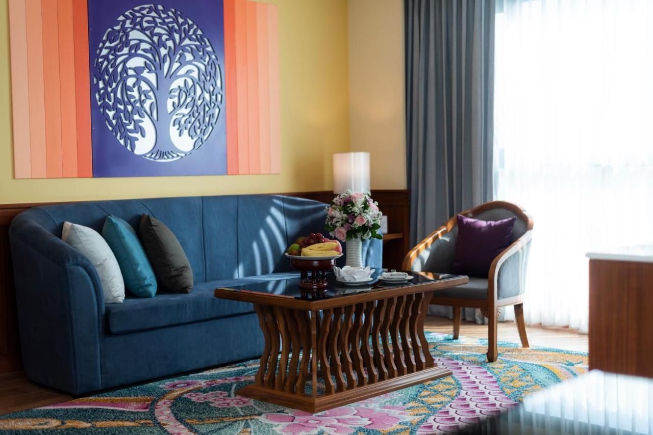 The Empress Premier Chiang Mai - Sha Extra Plus Εξωτερικό φωτογραφία A living room in a hotel